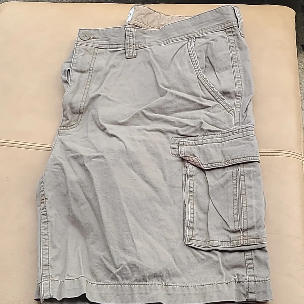 Mens cargo shorts - Picture 2 of 3